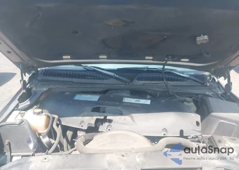 2000 Chevrolet Silverado 1500 Ls z USA, uszkodzony, nr VIN 1GCEK14T4YE213610